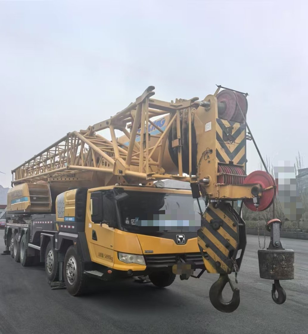 13390799291090165.jpg Used all terrain crane 2019 XCMG xct130t, 6-section arms, 61-meter arm length, counterweight 45 tons, two engines Weichai - Image 1