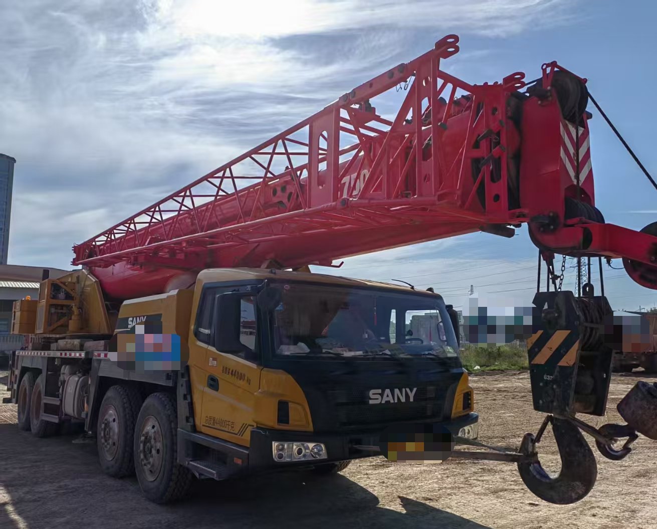 13390799899492302.jpg Used truck crane 2020 Sany 550T5, Euro 5, main boom length 46 meters, counterweight 10.5 tons, 10,000 kilometers, 4,000 hours - Image 1