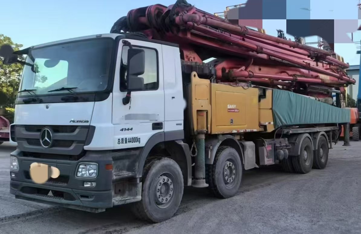微信图片_20250502111558.jpg Used concrete pump truck 2019 Sany 56m on chassis Mercedes Benz - Image 1