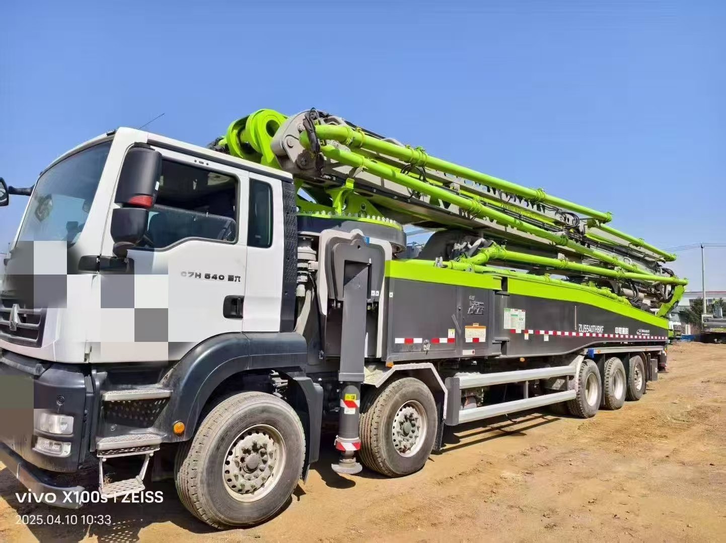 微信图片_20250503151306-1.jpg Concrete pump 2022 Zoomlion 67m on Chassis Sitrak from Riso equipment - Image 1