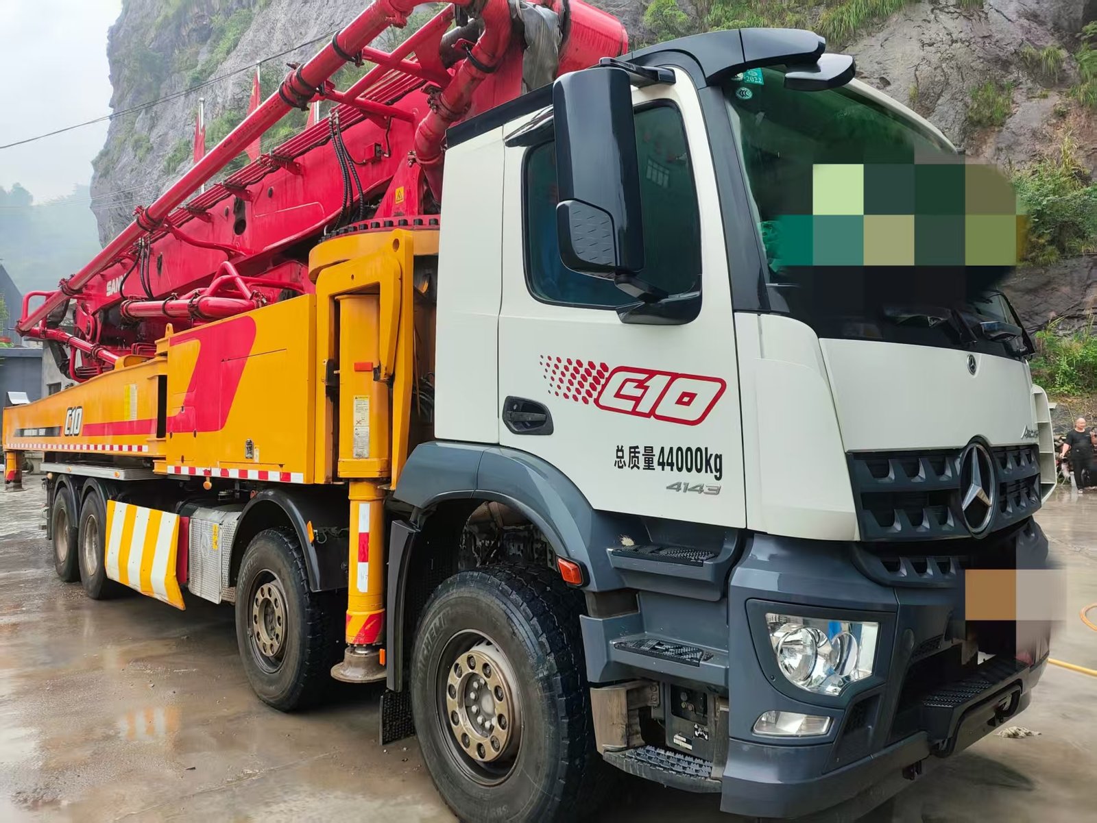 微信图片_20250503154256.jpg Used concrete pump car 2021 Sany 60m on chassis Mercedes Benz - Image 1