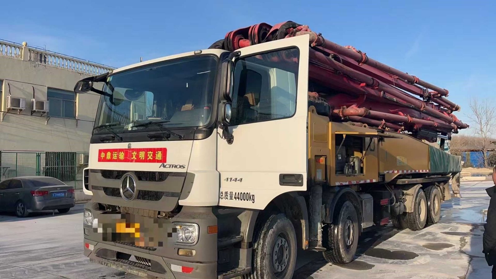 微信图片_20250504165605.jpg Used concrete pump car 2019 Sany 56m on chassis Mercedes Benz - Image 1