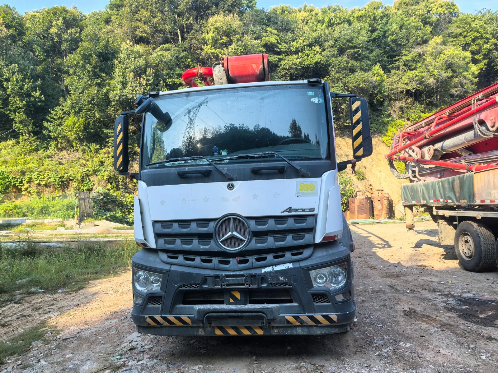 微信图片_20250504170805-scaled-1.jpg Concrete pump truck made in December of 2020 Sany 62m on chassis Benz - Image 1