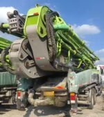 Concrete pump truck 2019 Zoomlion 63m on Chassis Benz in good condition - Image 3