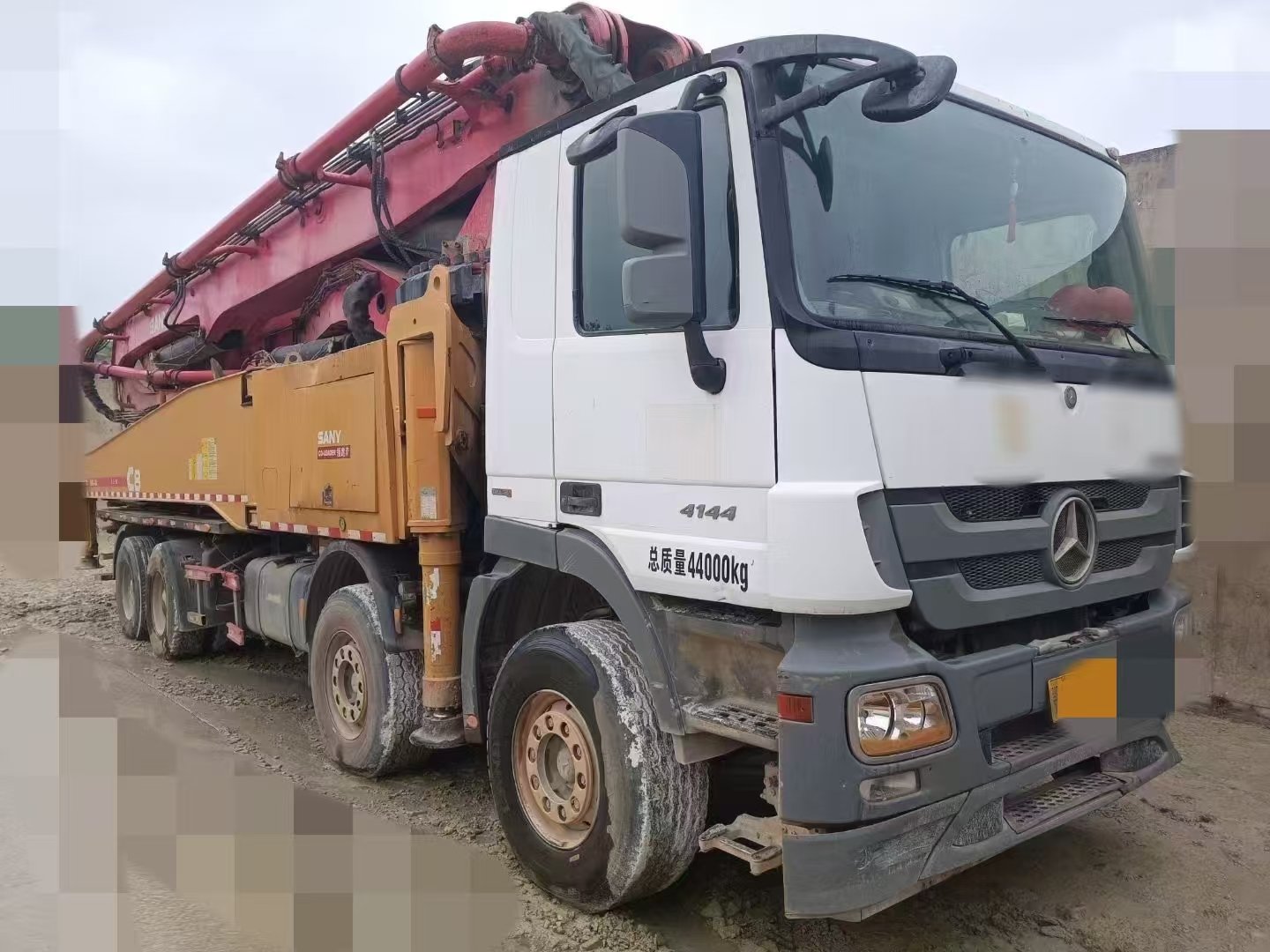 微信图片_20250504181621.jpg Hot product! Concrete pump truck 2018 Sany 56m on chassis Mercedes Benz - Image 1