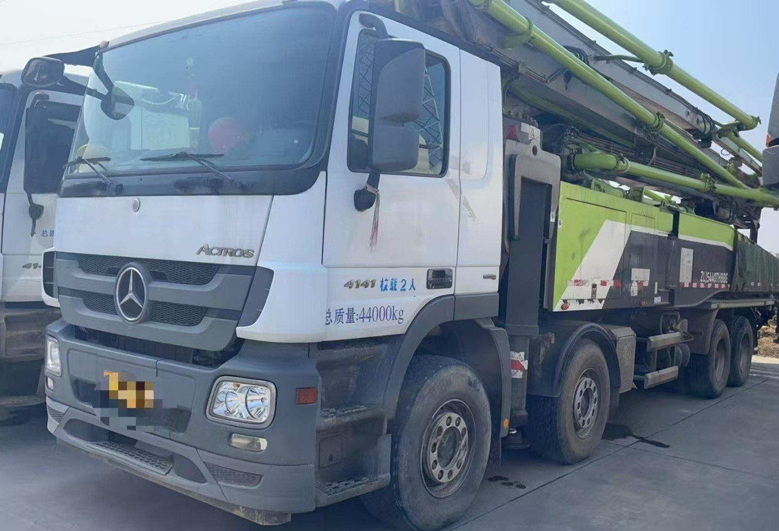 微信图片_20250505181749.jpg New arrival! Concrete pump truck 2018 Zoomlion 56m on Mercedes-Benz - Image 1