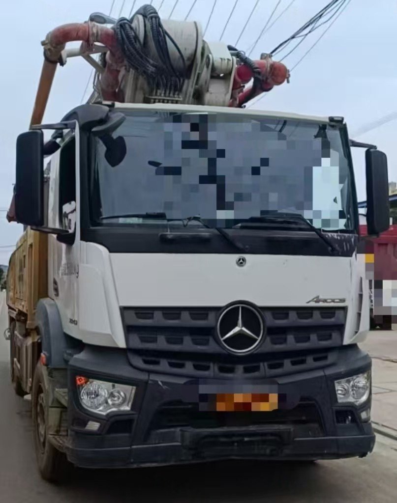 微信图片_20250505182222.jpg Concrete pump truck 2021 Xcmg 52m on Chassis Mercedes-Benz with good price - Image 1