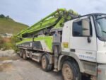 Second-hand concrete pump 2019 Zoomlion 56m on Benz with C8 system - Image 3