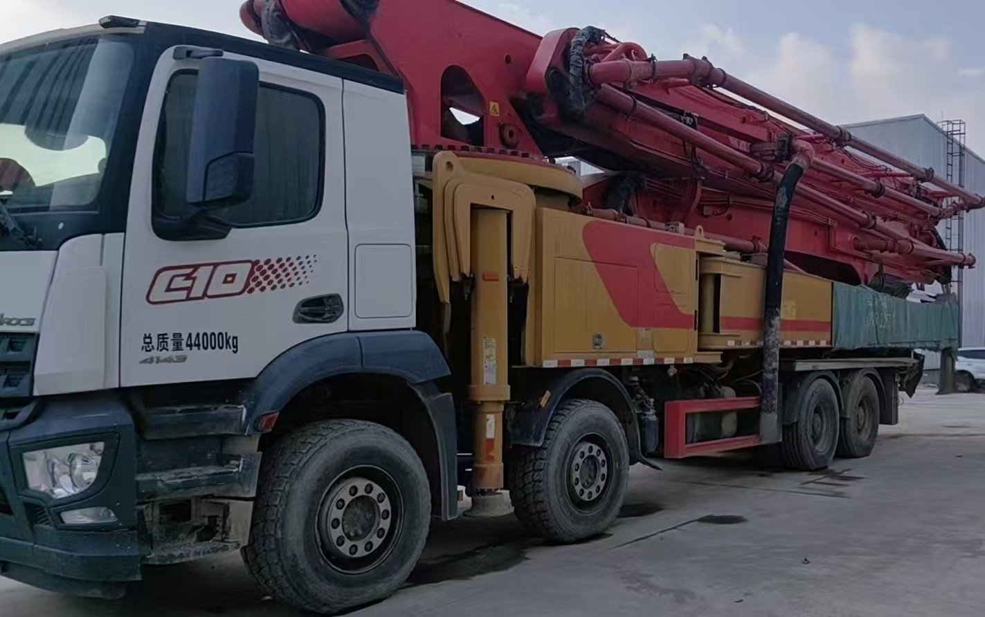 微信图片_20250505191324.jpg Concrete pump truck manufactured in 2021 Sany 62m on chassis Mercedes - Image 1