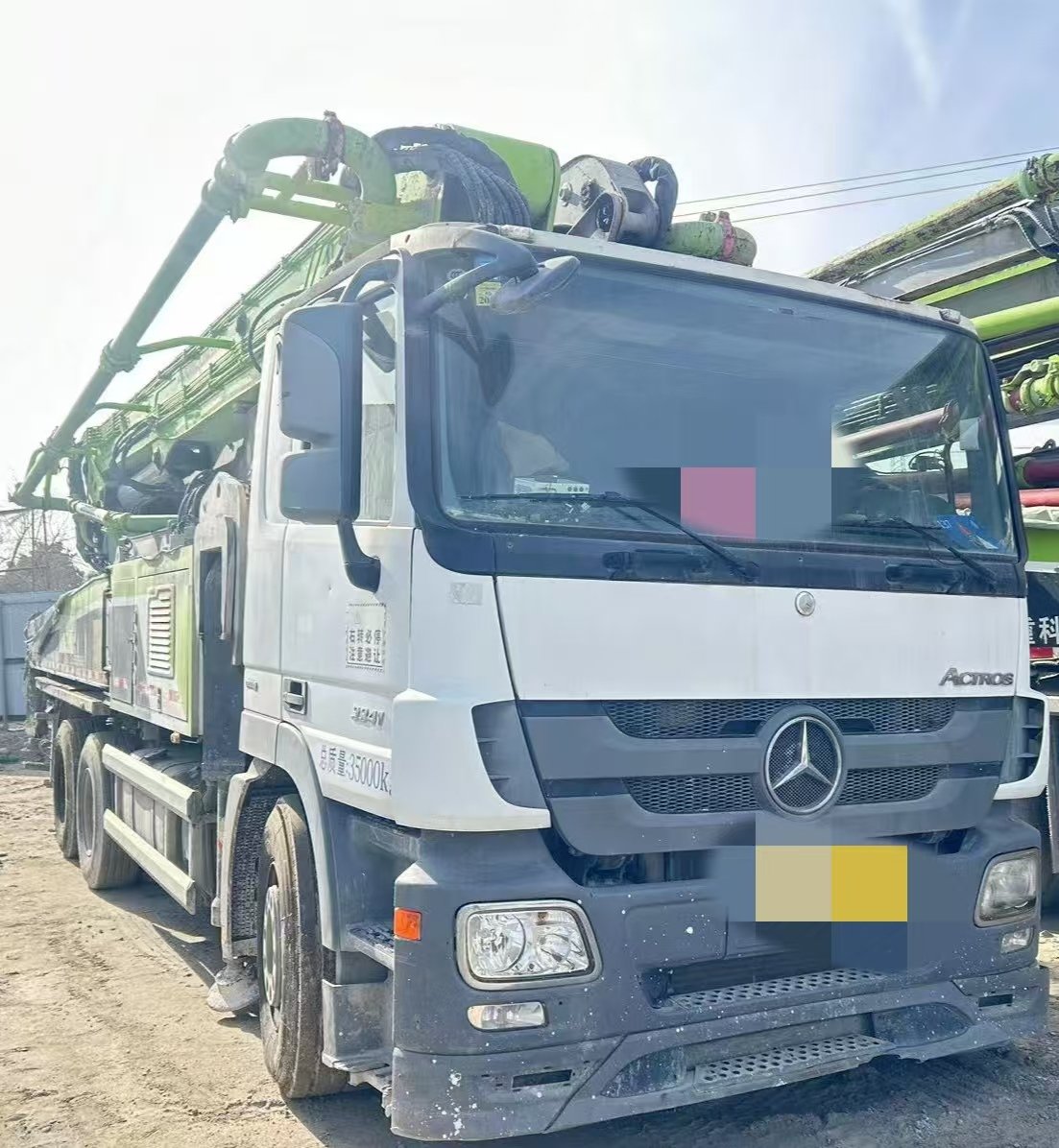 微信图片_20250507134026.jpg Commodities in short supply! Concrete pump 2019 Zoomlion 49m on Benz - Image 1