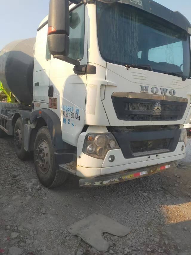 微信图片_20250511104444.jpg Second-hand concrete mixer trucks 2020 Zoomlion 12 cbm on chassis Howo - Image 1