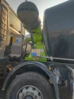 Second-hand concrete mixer trucks 2020 Zoomlion 12 cbm on chassis Howo - Image 3
